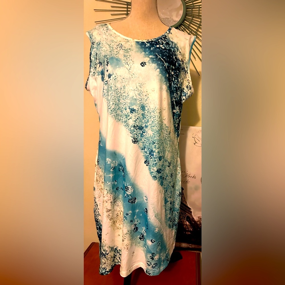 NWOT Lily XXL marbled pattern with white, aqua and a midi length.